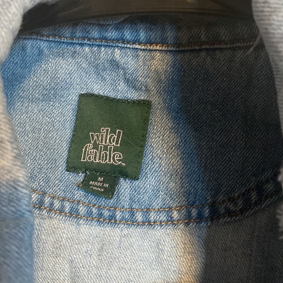 Wild Fable, sized medium women’s ripped blue Jean jacket. - Picture 2 of 3